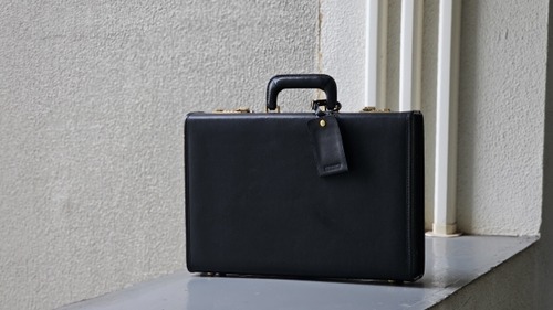 グッチ レザービジネスバッグ 入り組ん ダイヤルロック付き