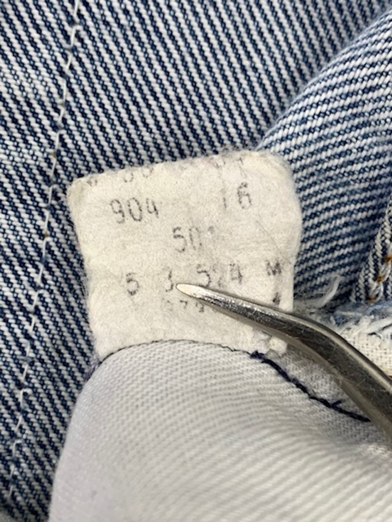 M-100 リーバイス Levis501古着 1983年赤耳 米国製刻524　W 75cm  股下 77cm　