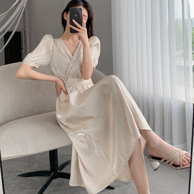 ワンピース レディース ロングワンピ 上品 きちんと感 カシュクール ハイウエスト パフスリーブ ロング丈 半袖 フレア Aライン おしゃれ かわいい フェミニン 光沢感 お呼ばれ 卒業式 入学式 謝恩会 パーティ 結婚式 アプリコット S/M