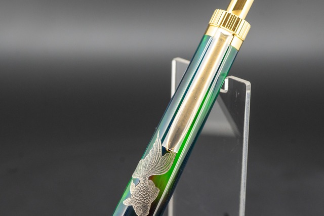 【科学技術と芸術の宝石】 ハイブリッドオパール 漆 金魚と水草 gold BP