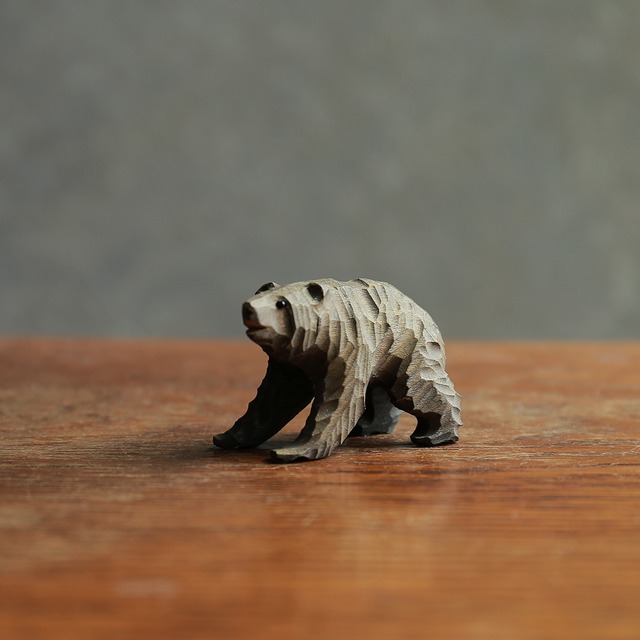 小さくても力強い、木彫りのクマシリーズ 2