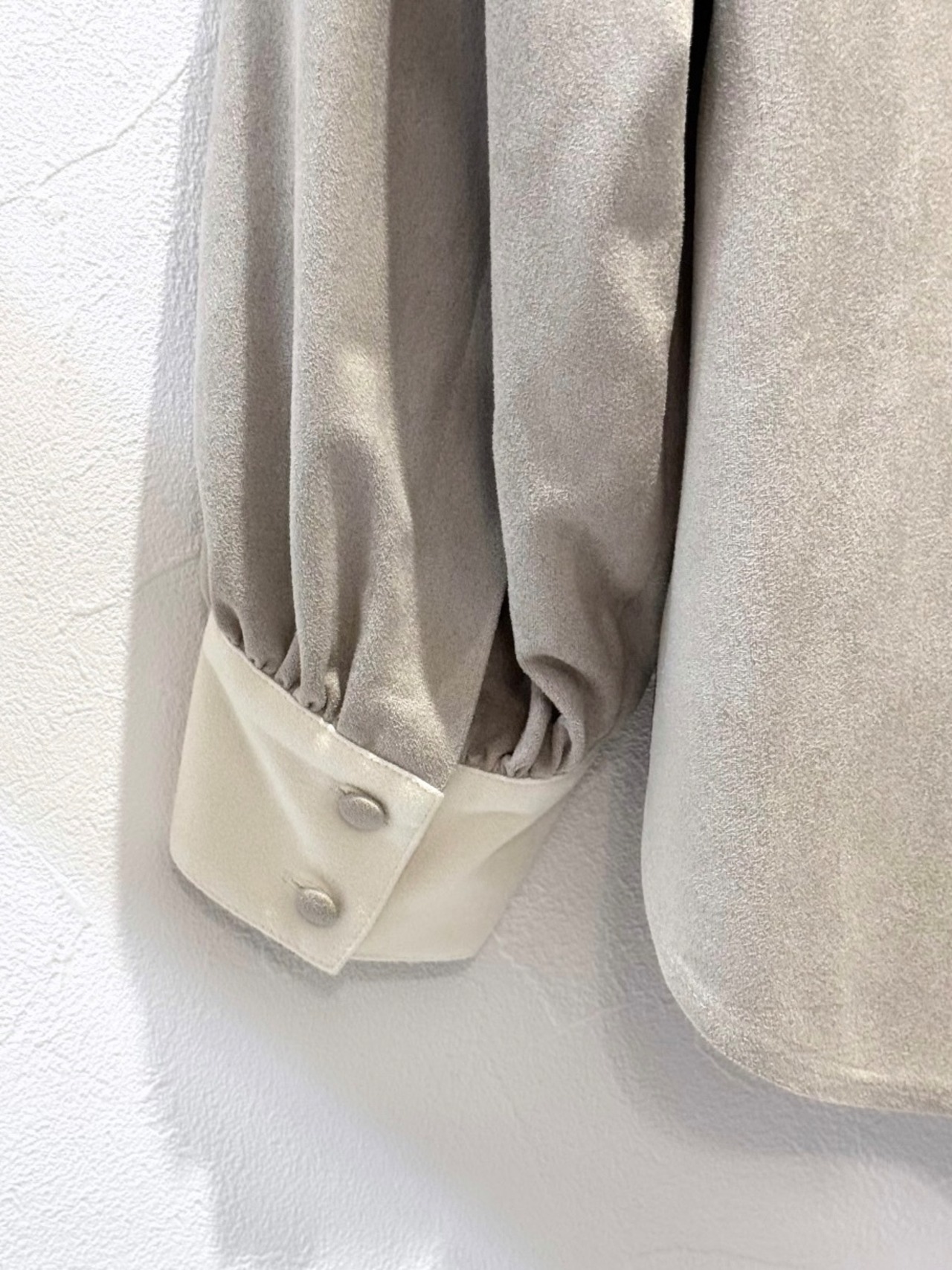 スエードブラウス