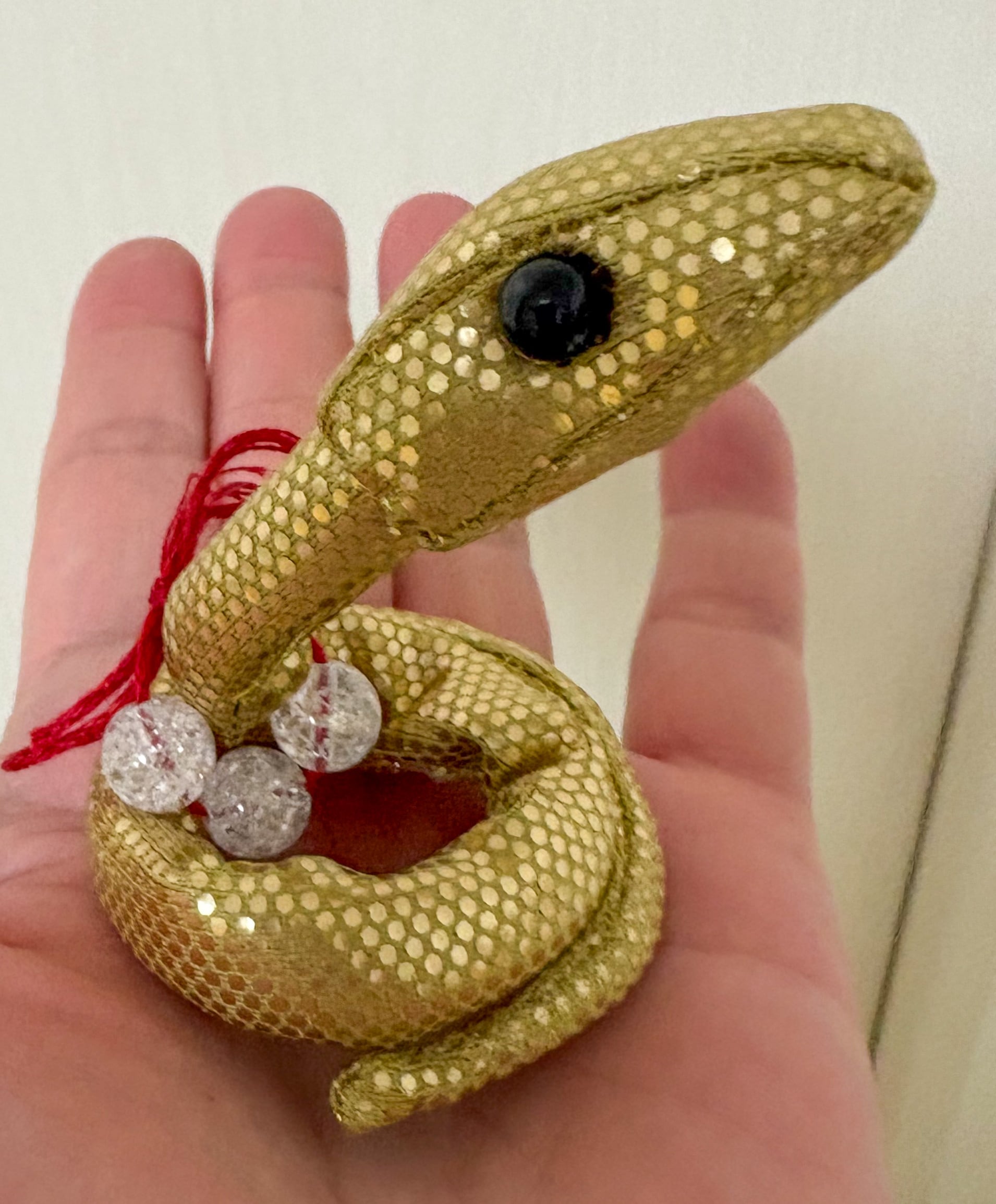 精悍な蛇のぬいぐるみ