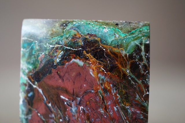 インドネシア産珪化木/クリソコラ/自然銅 Petrified Wood with Blue Opal and Native Copper 2035