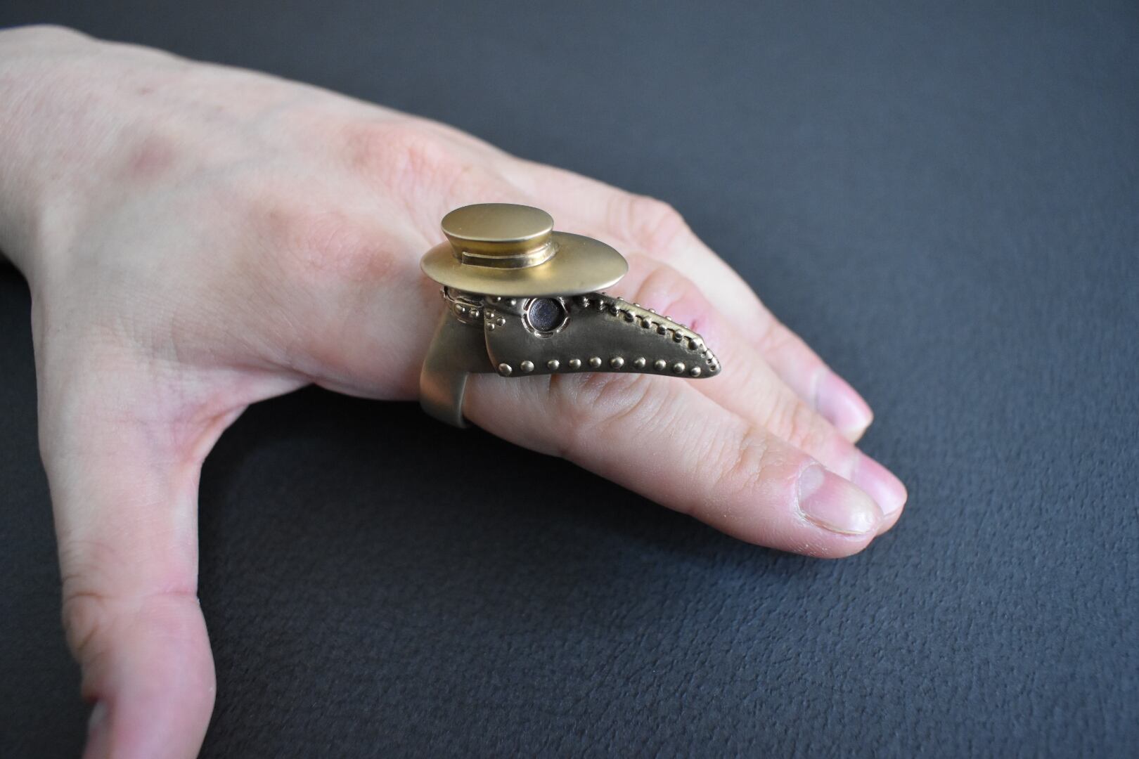 ペストマスクのリング(真鍮) | Eto.