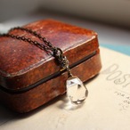 クリスタル（水晶）とラインストーン　アンティークの薫り　ペンダント・ネックレス