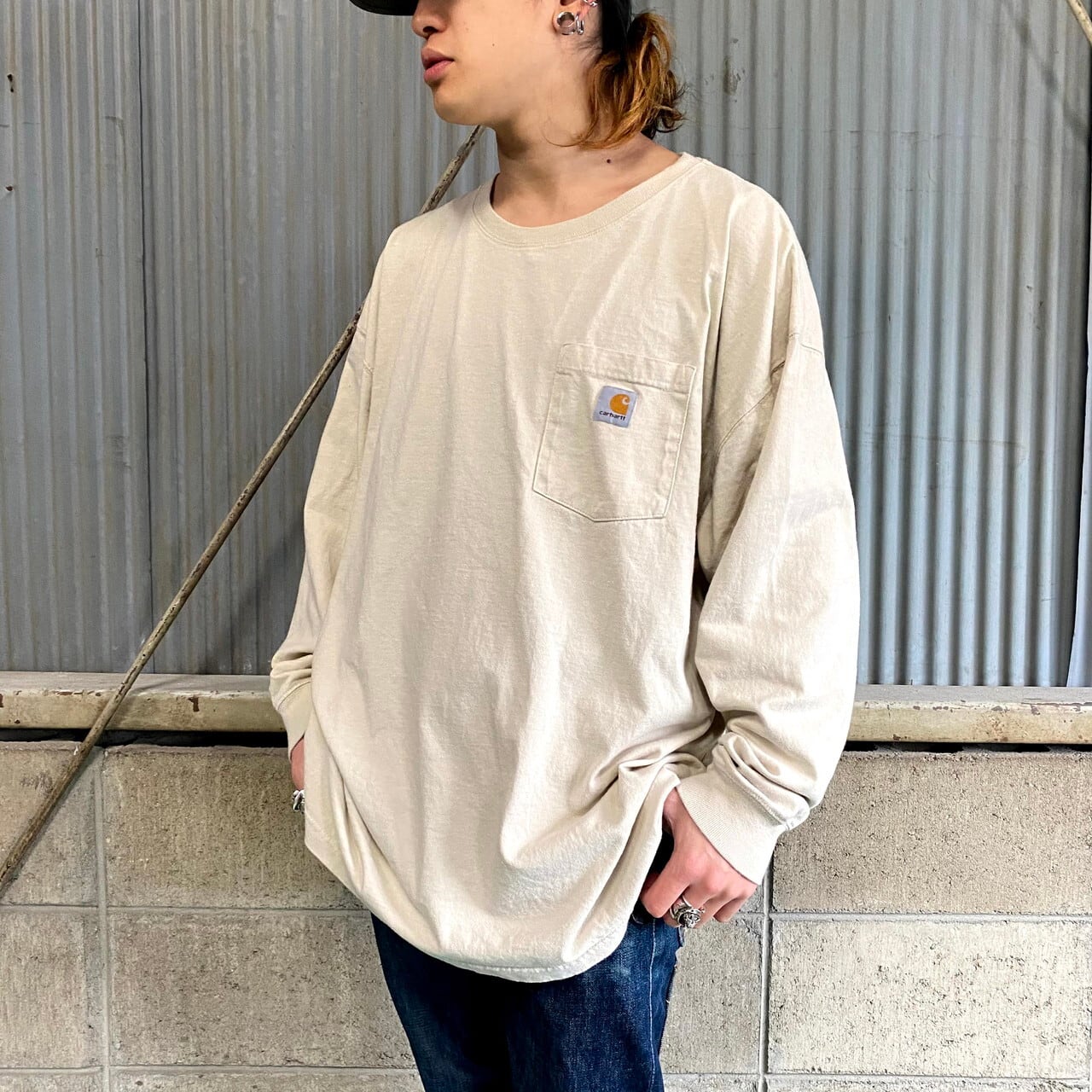 ビッグサイズ Carhartt カーハート ワンポイントロゴ ロングtシャツ メンズ2xl 古着 長袖 ロンt 胸ポケット付き ベージュ 大きいサイズ ロングｔシャツ Al Cave 古着屋 公式 古着通販サイト