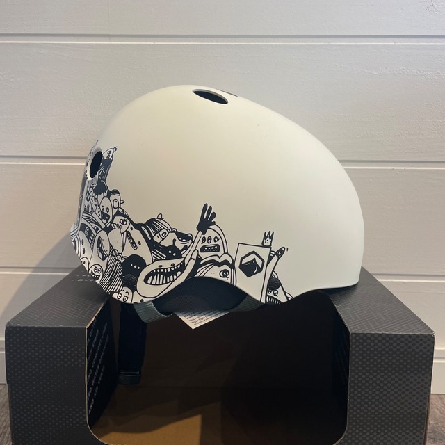 【LIQUIDFORCE】helmet flash name/L