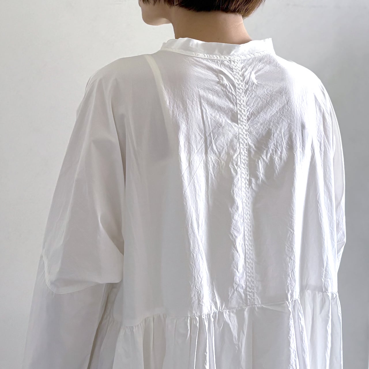 タイプライター スタンドカラーギャザーワンピース TANG | 日々