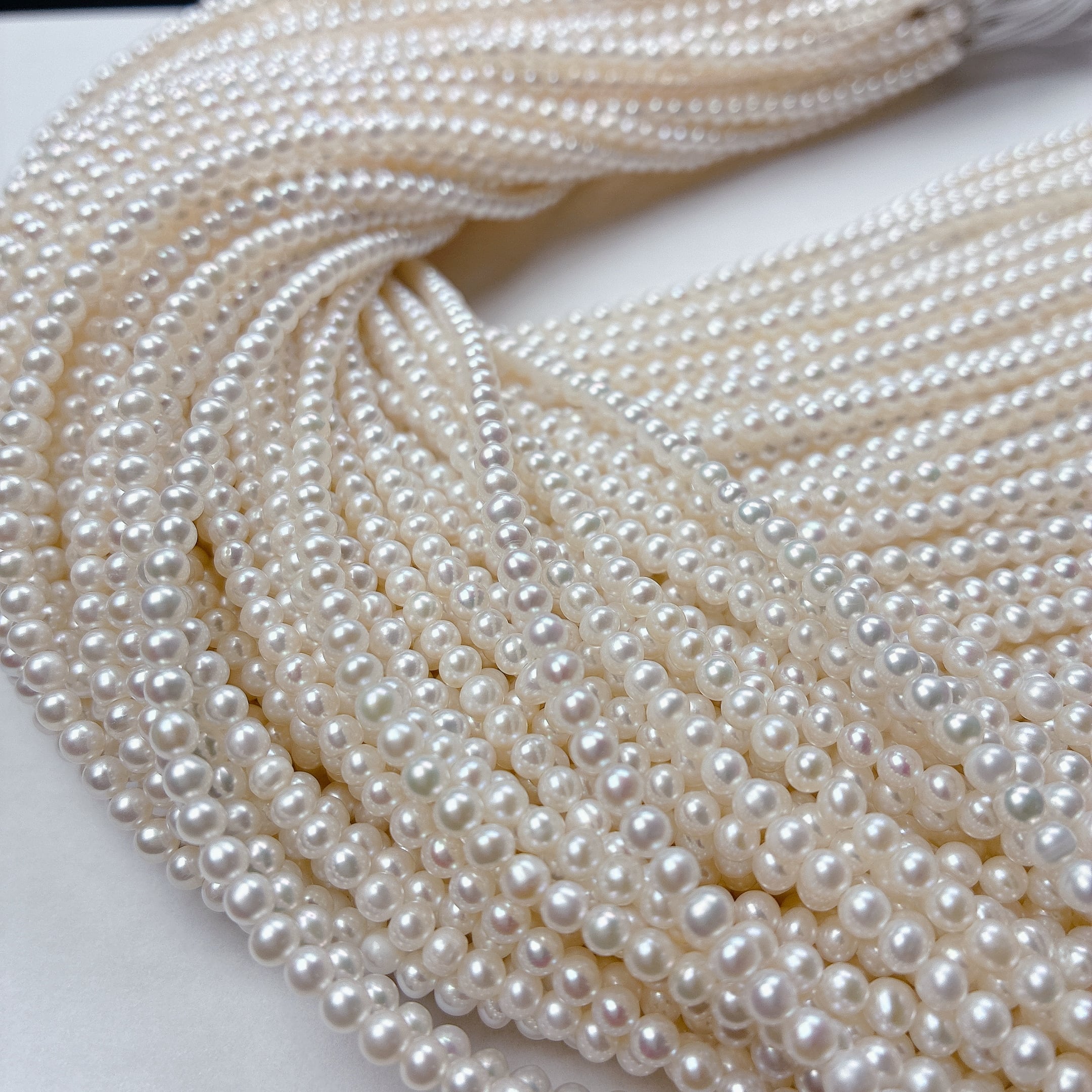 jewelstarsさま 極小3.5mm 上品な輝きの白淡水パール(セミラウンド/39-40cm)| P0004