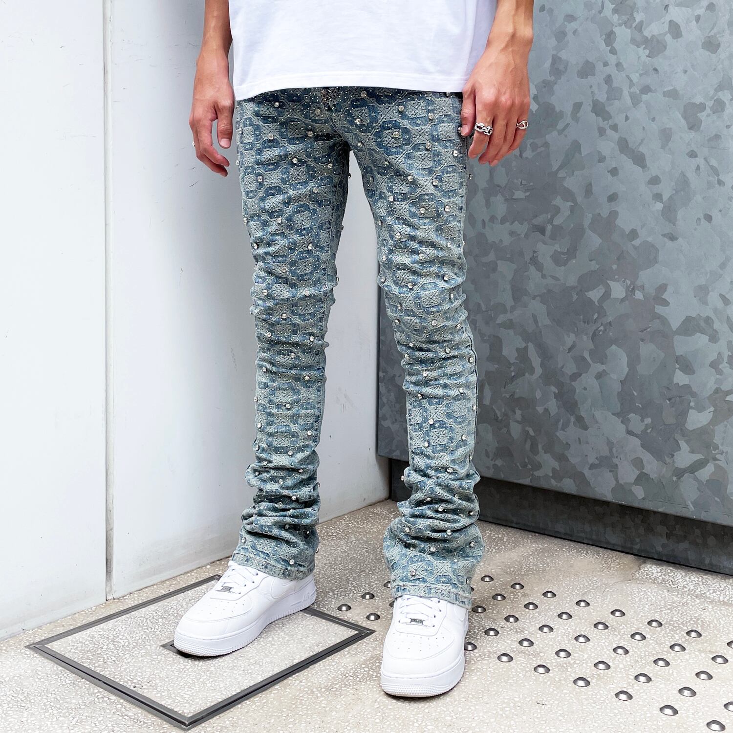 GUAPI / MONOGRAM EMBELLISHED DENIM | HOLICK
