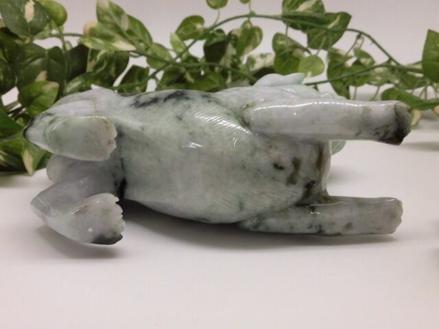 【送料無料】ミャンマー産天然翡翠犬　no.2