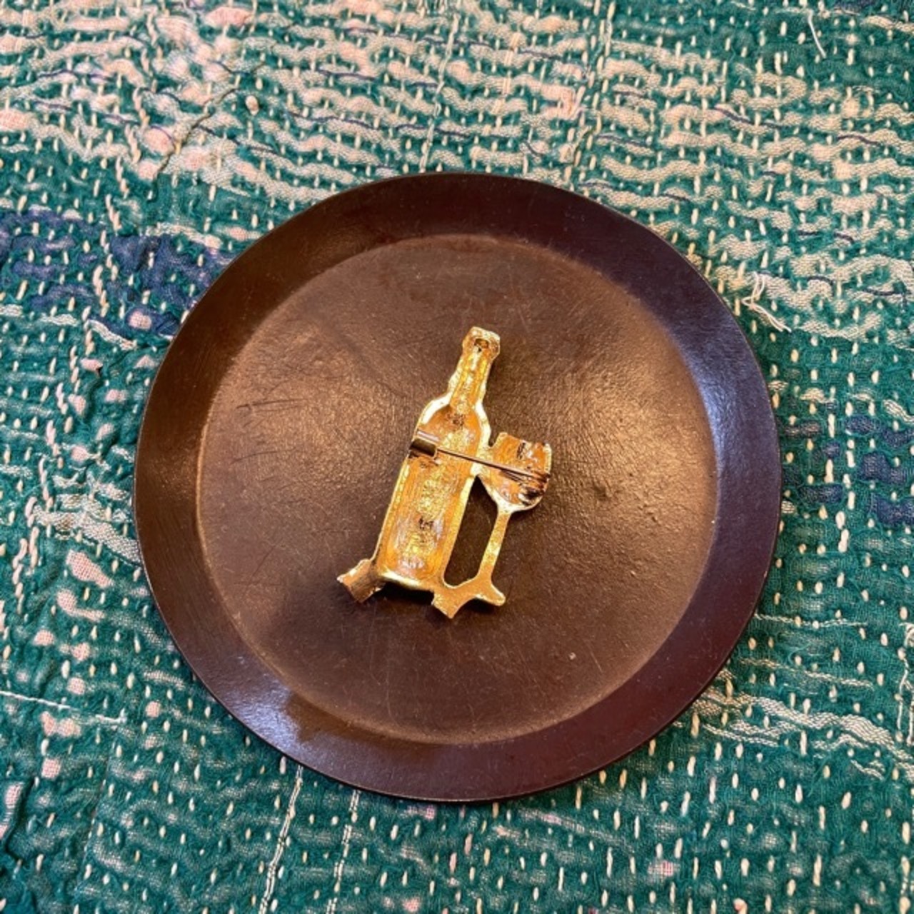 TOPANGA Jewelry Bijou art brooch Red wine and a glass / ビジューアートブローチ 赤ワインとグラス プレゼント プチギフト ジャケット 帽子 バッグ ニット キラキラ アクセサリー かわいい ファッション小物