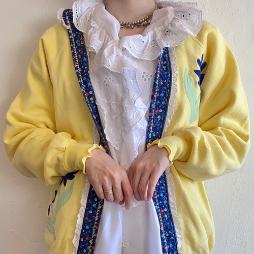 Flower appliqué cardigan