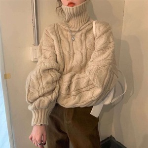 ハイネックボリュームケーブルニット　A01370