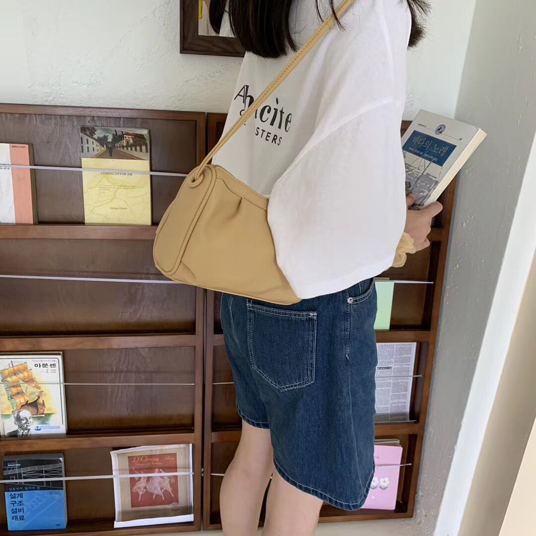 シンプルショルダーバッグ