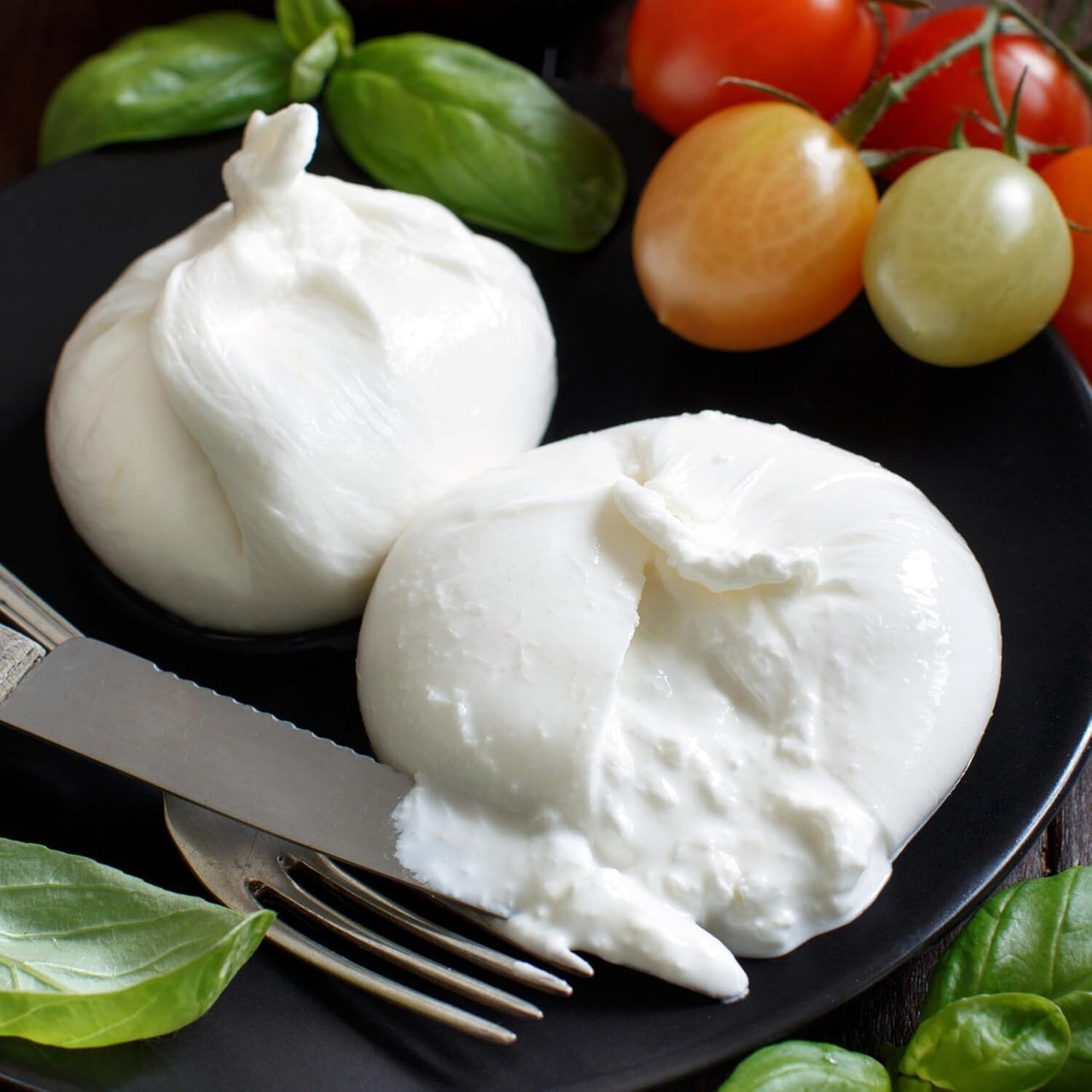 イタリア産 ブラータ チーズ 100g 冷蔵 – サラダや季節のフルーツワインに最適 Italian Burrata Cheese 100g – Perfect for Salads Seasonal Fruits and Wine