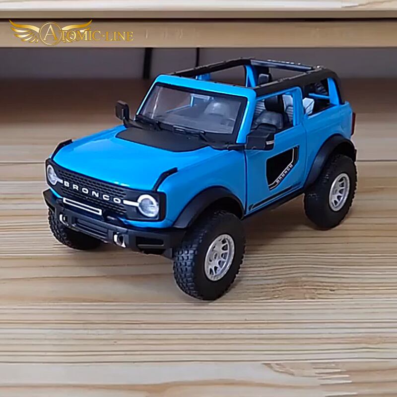 フォード Bronco ブロンコ 1/24 ミニカー 全4色 ライト点灯 エンジン