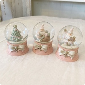 【Christmas★2025】パステルピンクとリボンモチーフが愛らしい ミニスノードーム