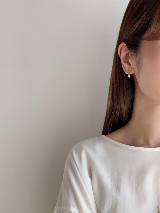 (即納) Fil. / Petit swing pearl earring |2color