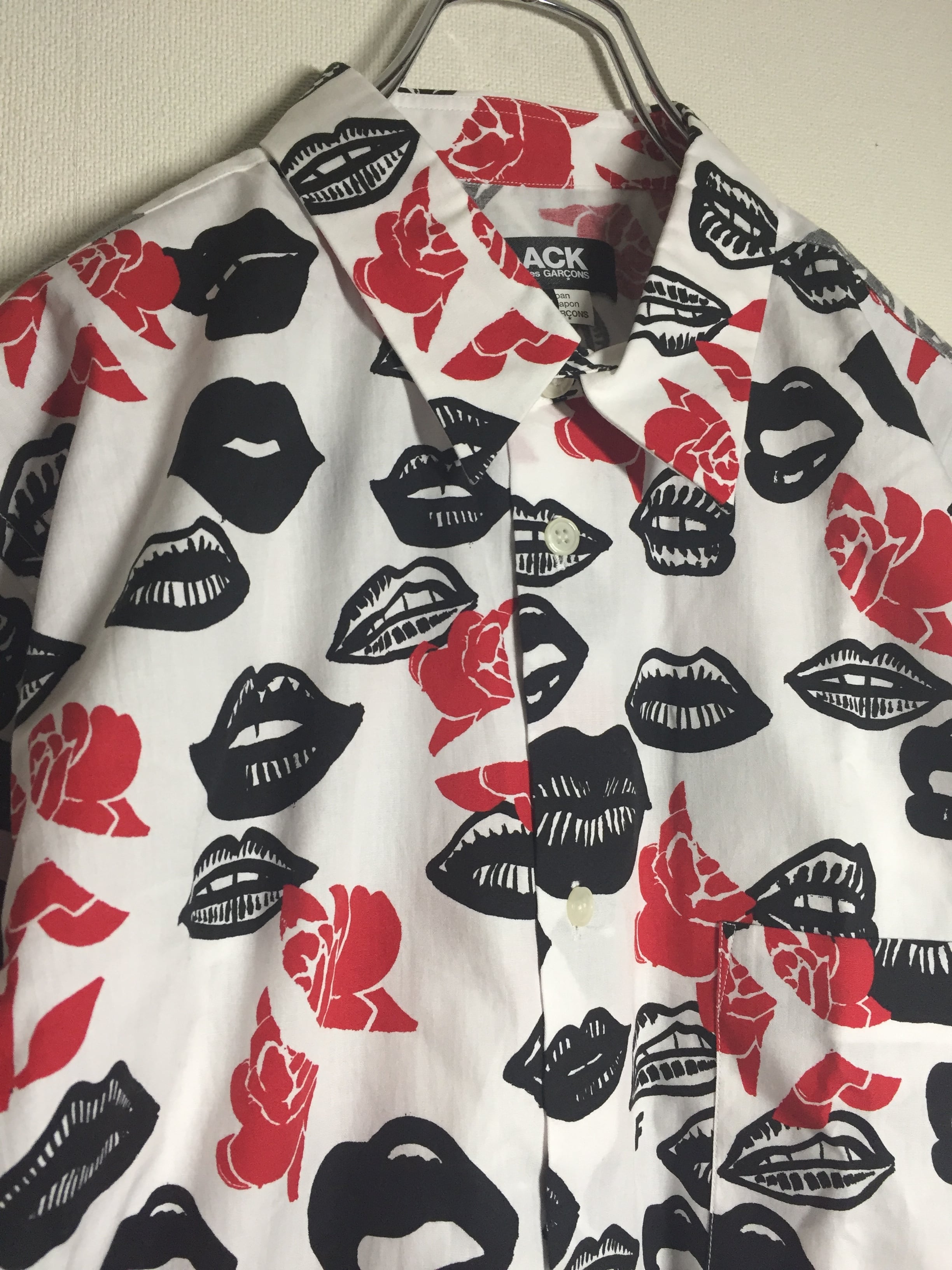 BLACK COMME des GARCONS 総柄 デザインシャツ キスマーク柄 バラ柄