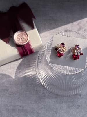 大人レッドビジューピアス イヤリング