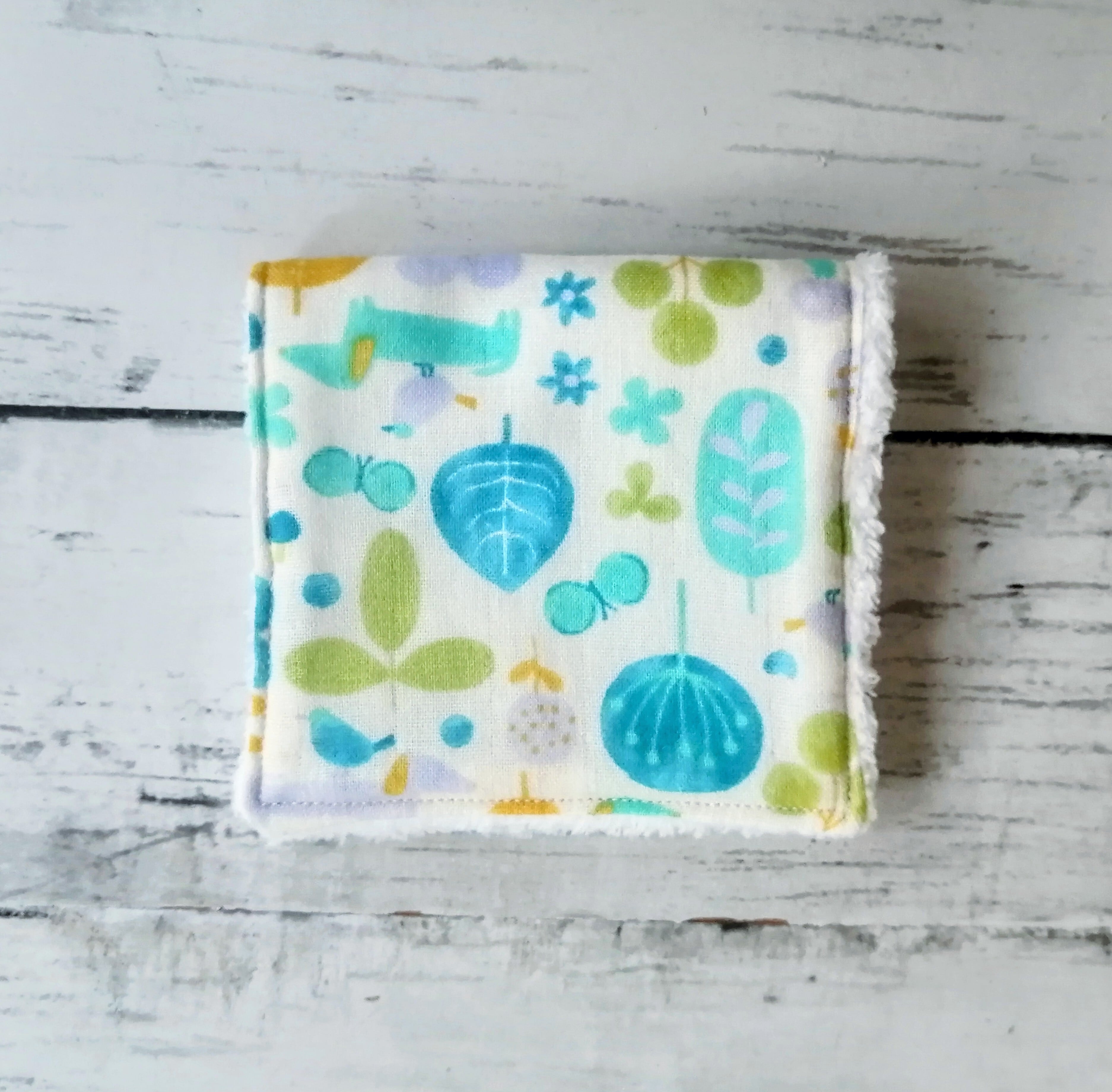 8重ガーゼ　ハーフハンカチ　花&蝶々 8重ガーゼ ハーフハンカチ 蝶々