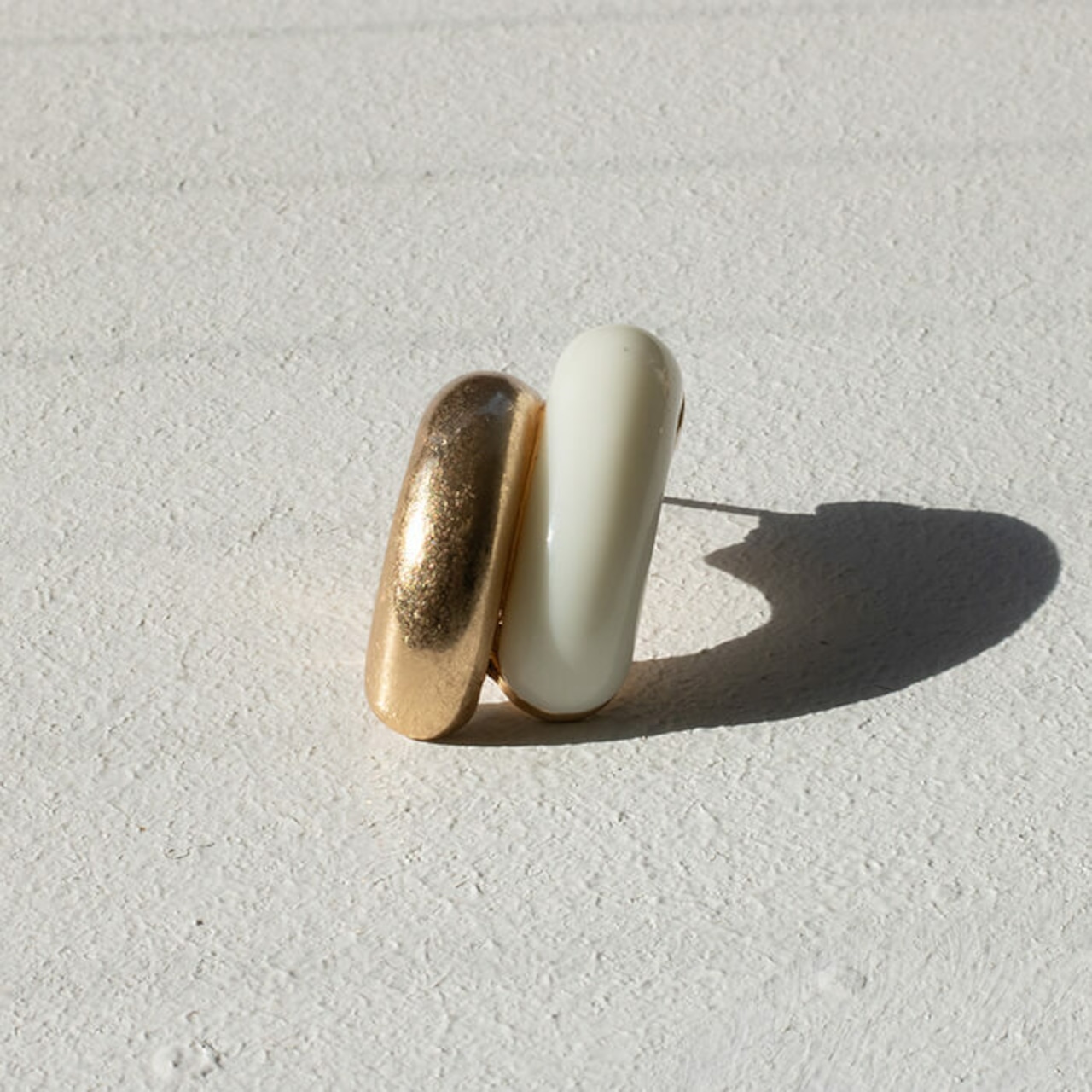 \期間限定1000円ポッキリ/【ネコポス便】バイカラーカーブピアス(0213)