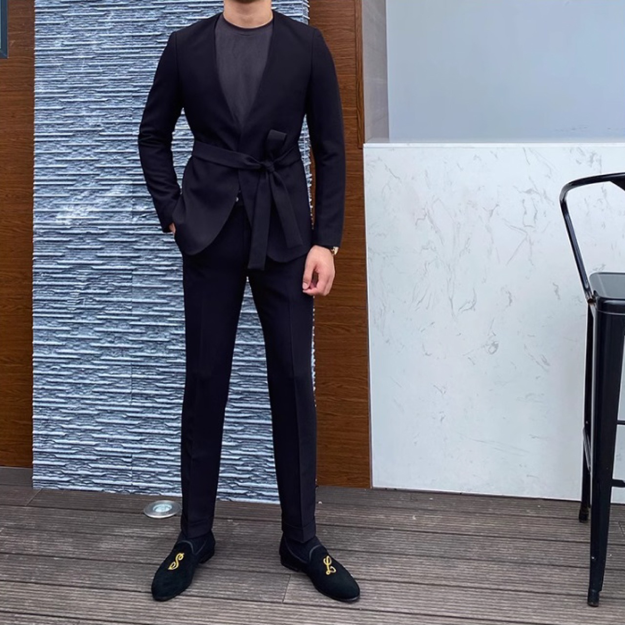 モダンでスタイリッシュなデザインが魅力のツーピース　SU007