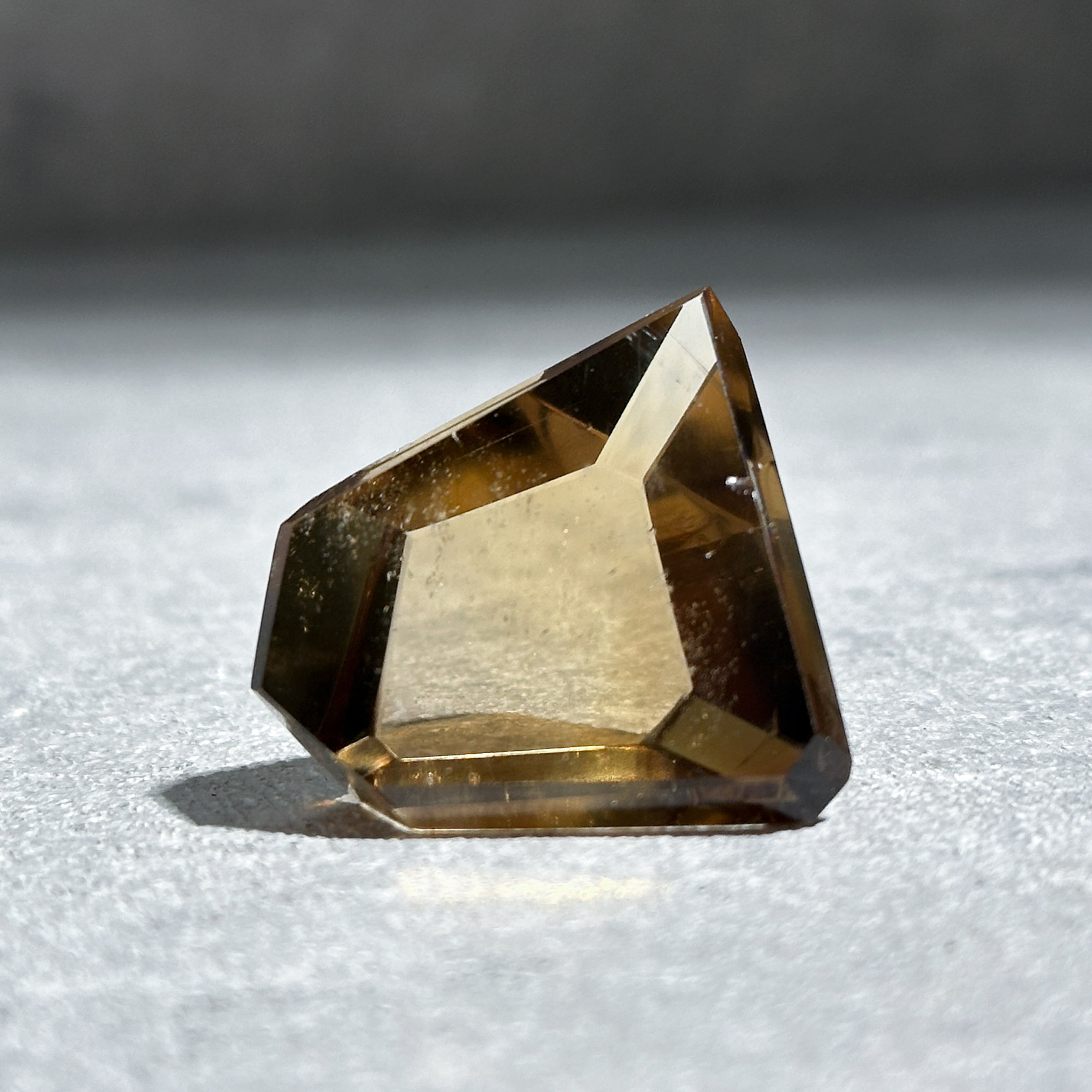 ファントム・虹◎シトリン（黄水晶） フリーフォーム41◇ Citrine