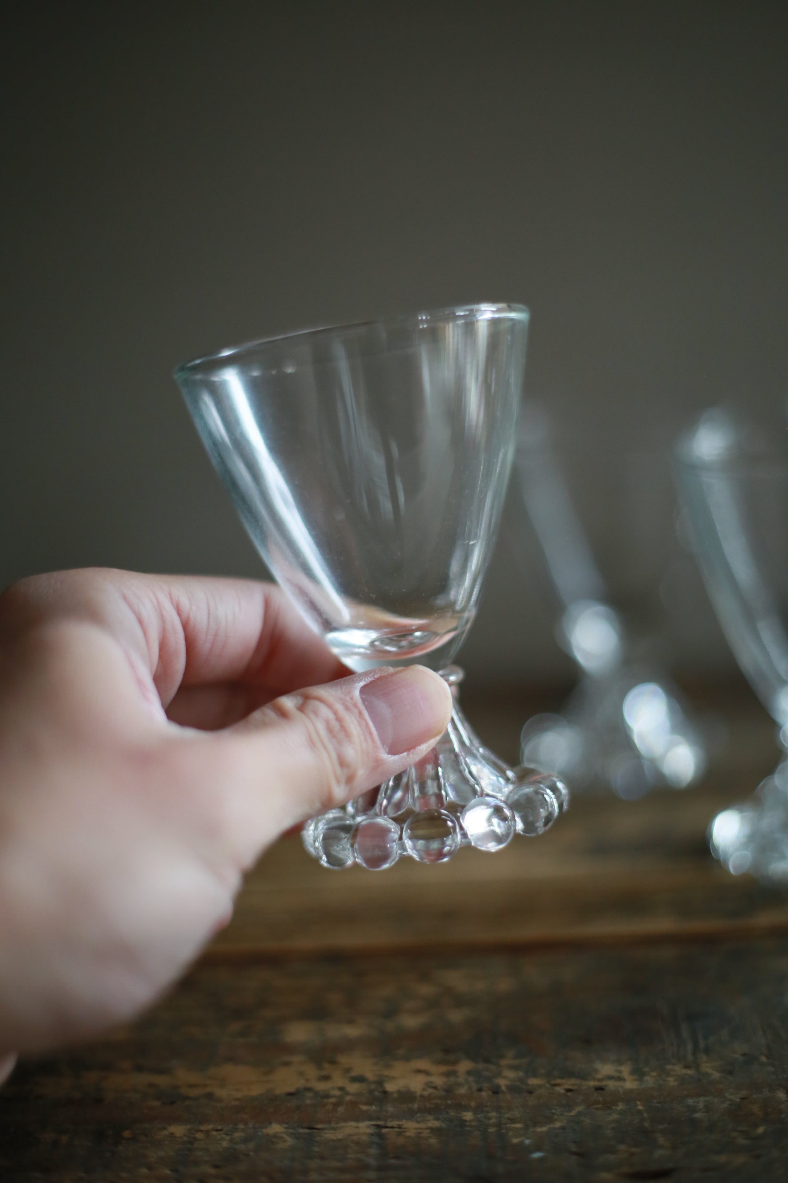 古い米国の脚付きグラス