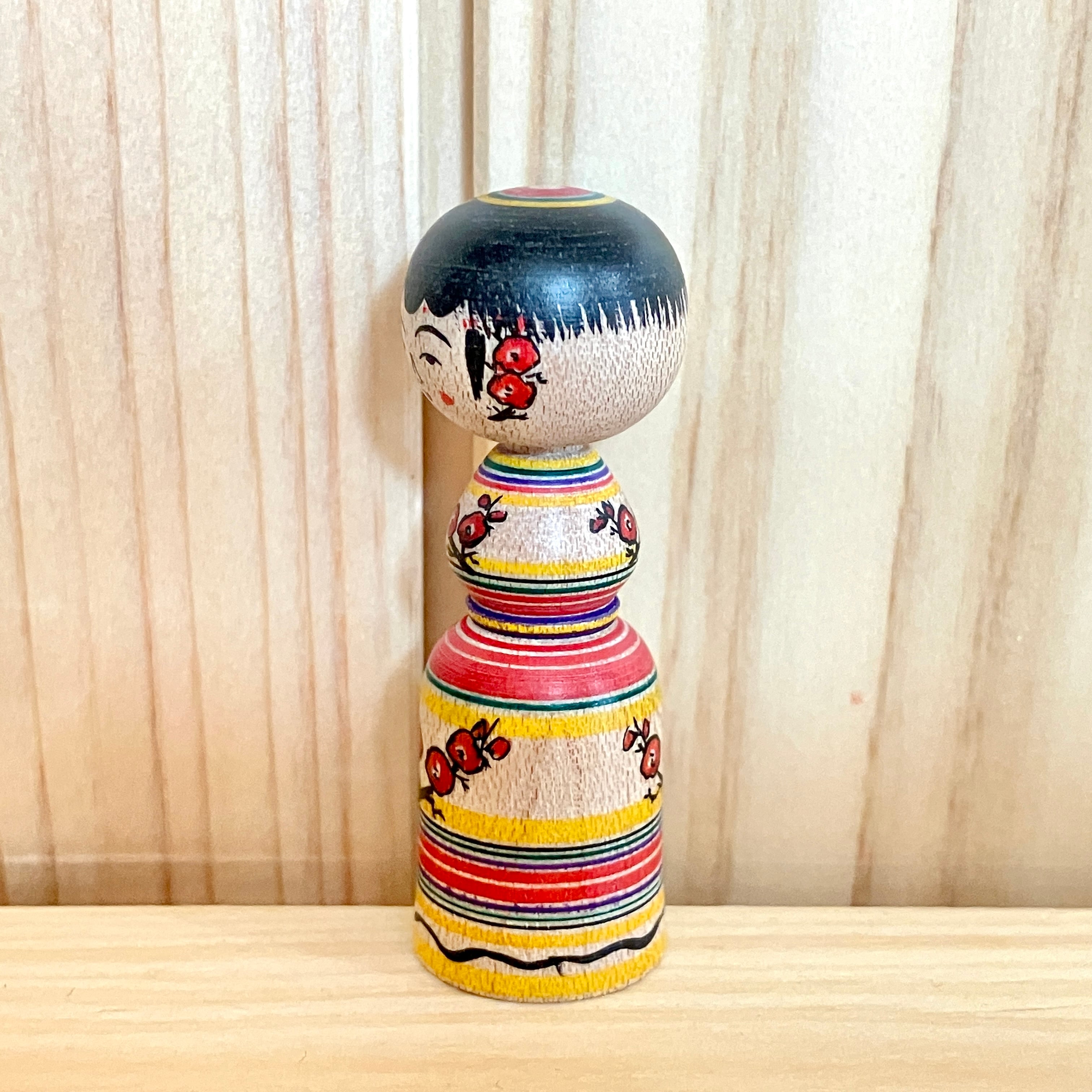 佐藤誠孝工人：弥治郎系】 極小寸 こけし 赤黄青：1.5寸 4.5cm