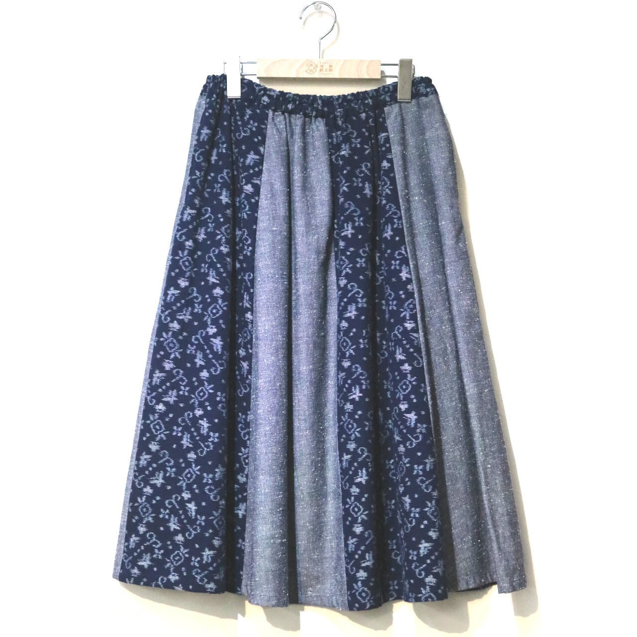 木綿の花 [切り替えスカート] 舞蝶吉祥柄×無地グレー 柄部分：藍染