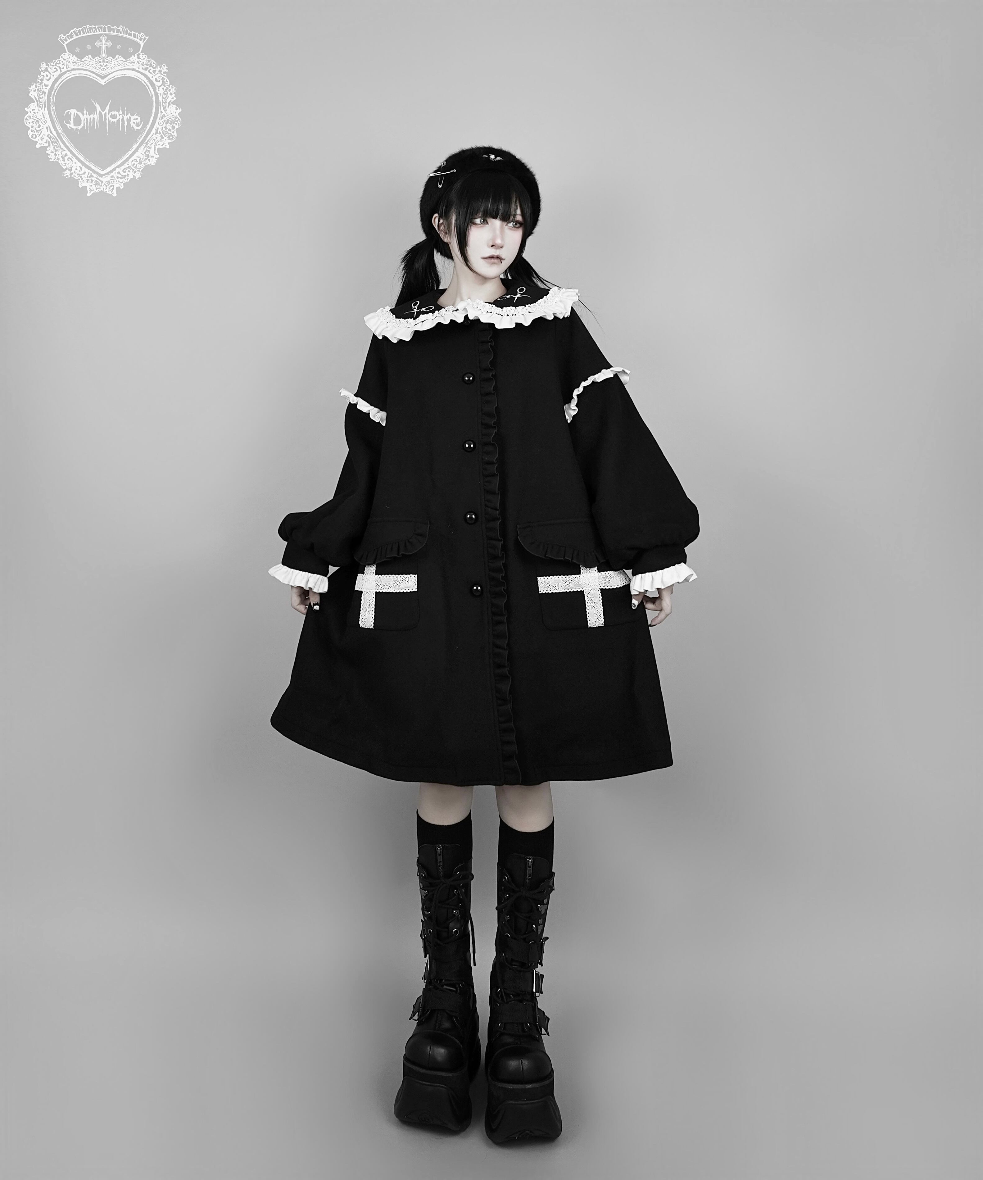新品】DimMoire 十字の誓いフリルコート【BLACK &White】
