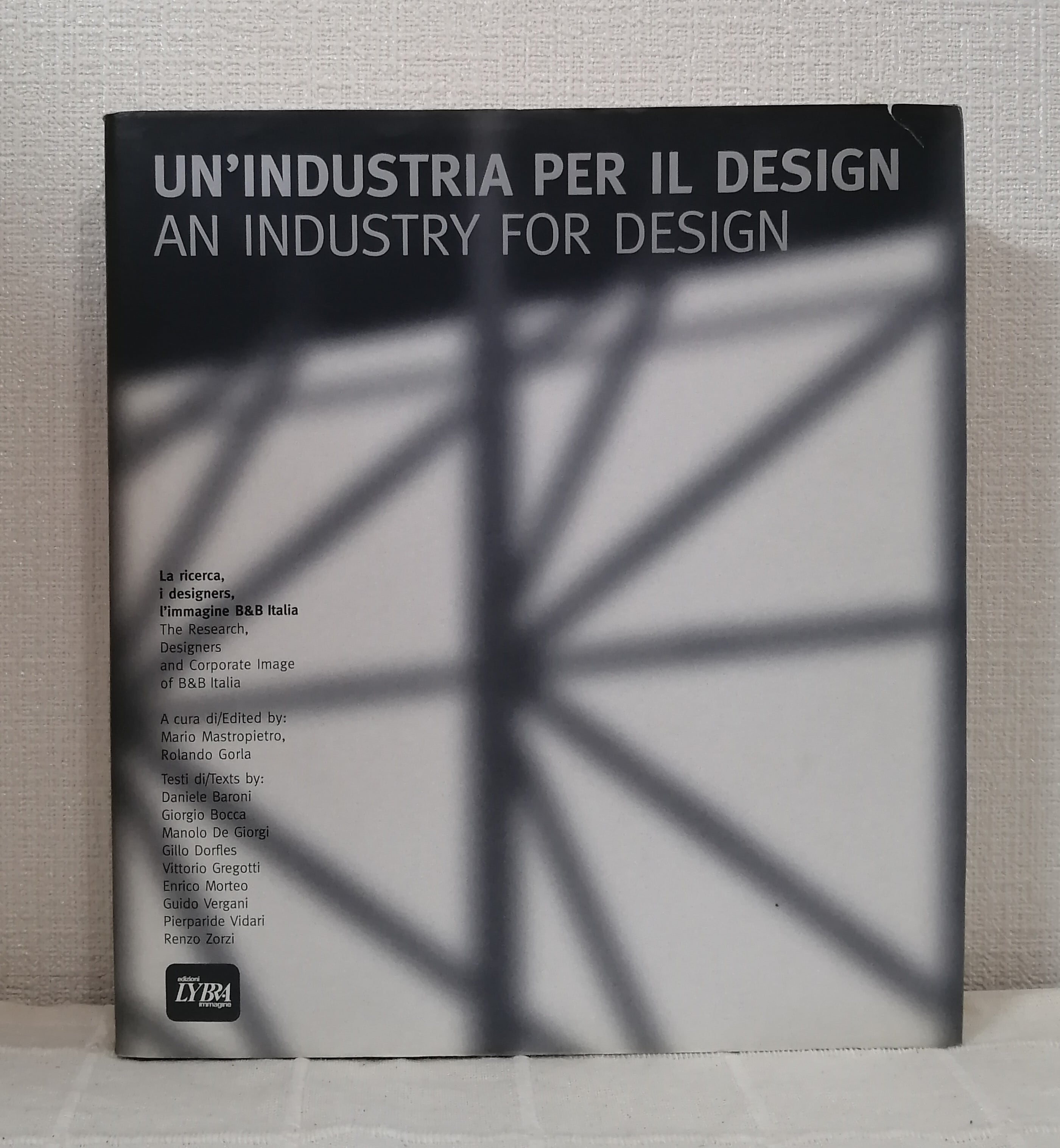 AN INDUSTRY FOR DESIGN Un'industria per il design : la ricerca, i designers, l'immagine B&B Italia Edizioni lybra immagine | 札幌の古書店 ビーバーズブックス AN INDUSTRY FOR DESIGN Un'industria per il design : la ricerca, i designers, l'immagine B&B Italia Edizioni lybra immagine | 札幌の古書店 ビーバーズブックス