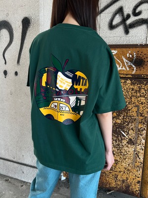 リンゴバックプリントTシャツ【グリーン】