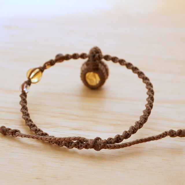 シトリンのチャーム風マクラメブレスレット