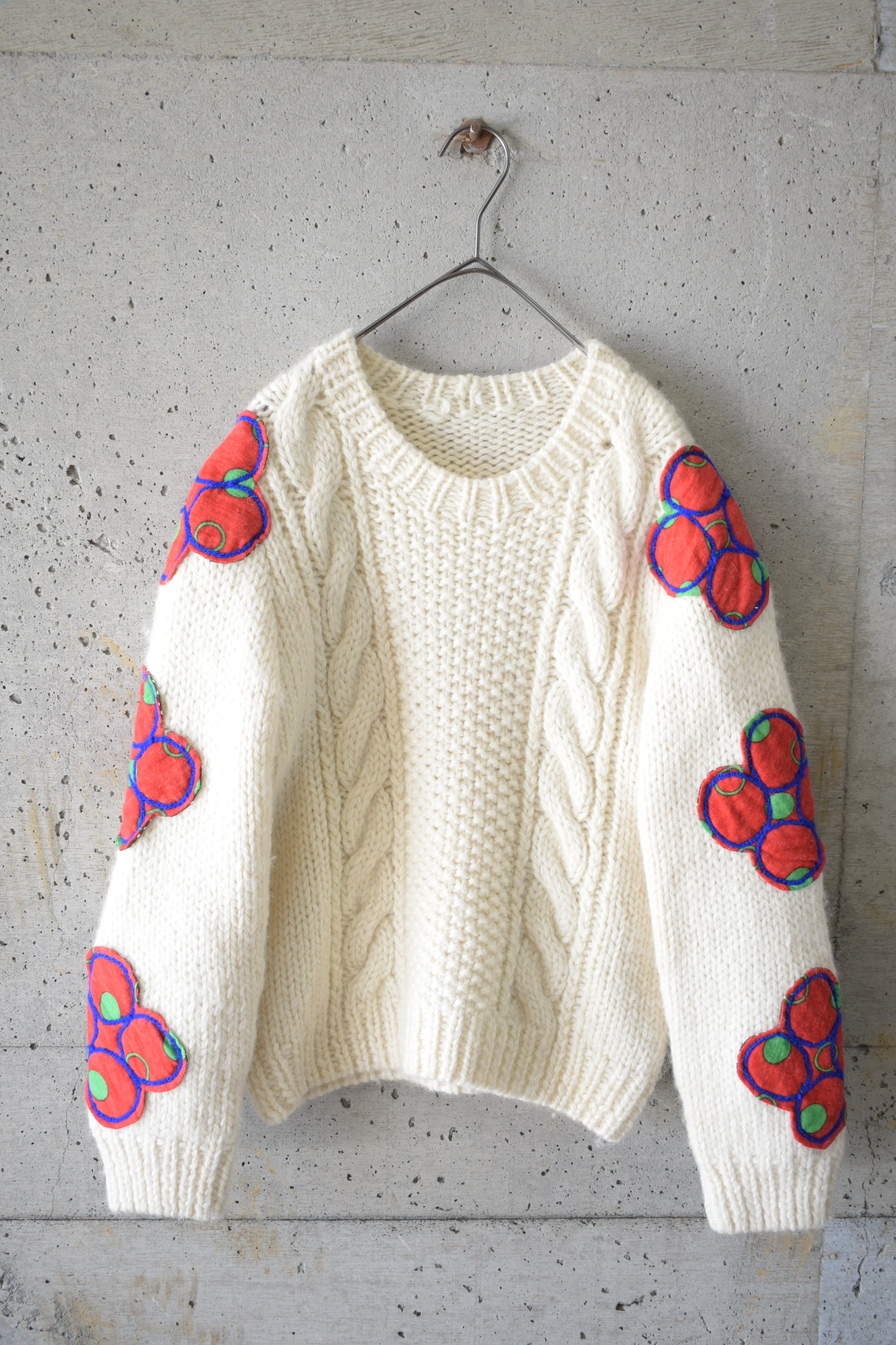 Knit with round appliqué
