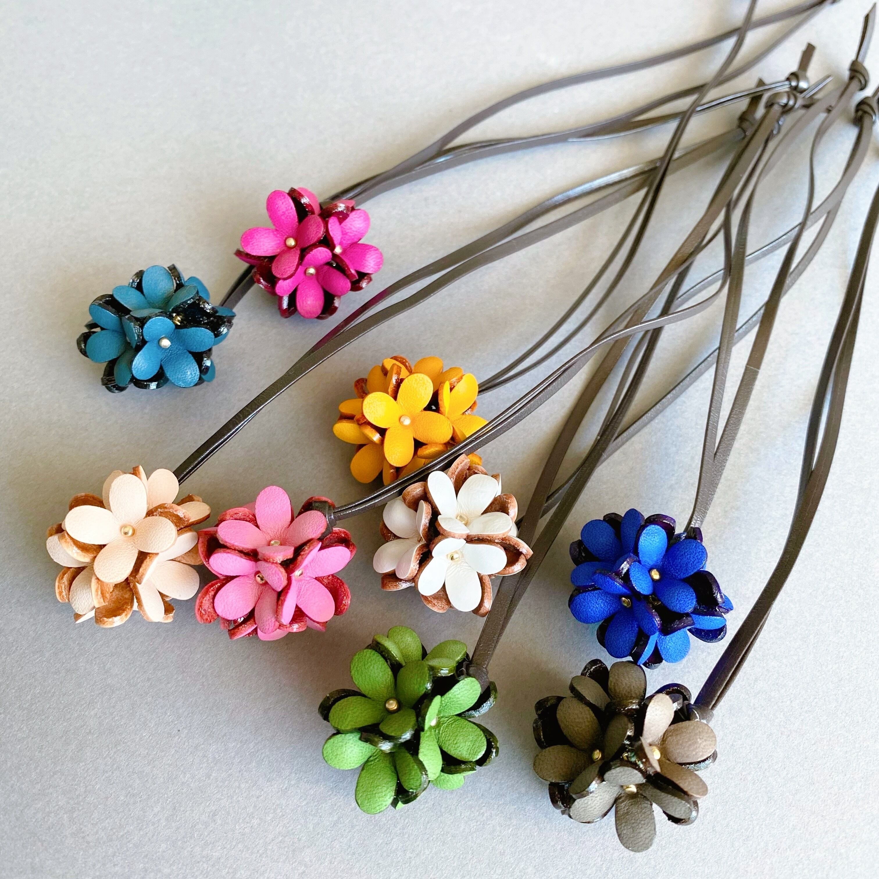 レザーフラワータッセル バッグチャーム(シルバー) | Allamanda