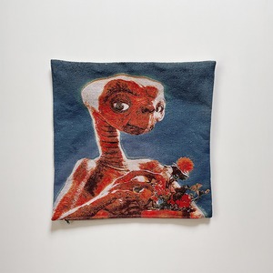 E.T. Cushion cover Holding a flowerpot