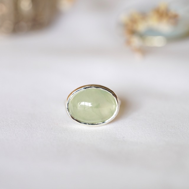 [送料当方負担] White moon stone(Oval) pin badge(NB002)