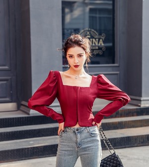 トップス レディース 送料無料 パフスリーブ長袖ブラウス カラバリ 2色 レッド ブラック 赤 黒 サイズ4展開 S M L XL スクエアネック パフスリーブ ショート丈 ブラウス スリム 細身 スタイル へそ出しスタイル フロントジッパー ハイセンス 通勤 休日 デート お出かけ 女子会 ランチ 公園デビュー ママ友ランチ ディナー 無地 カジュアル デイリー 日常 韓国 韓国ファッション オルチャン 長袖 ブラウス 長袖ブラウス