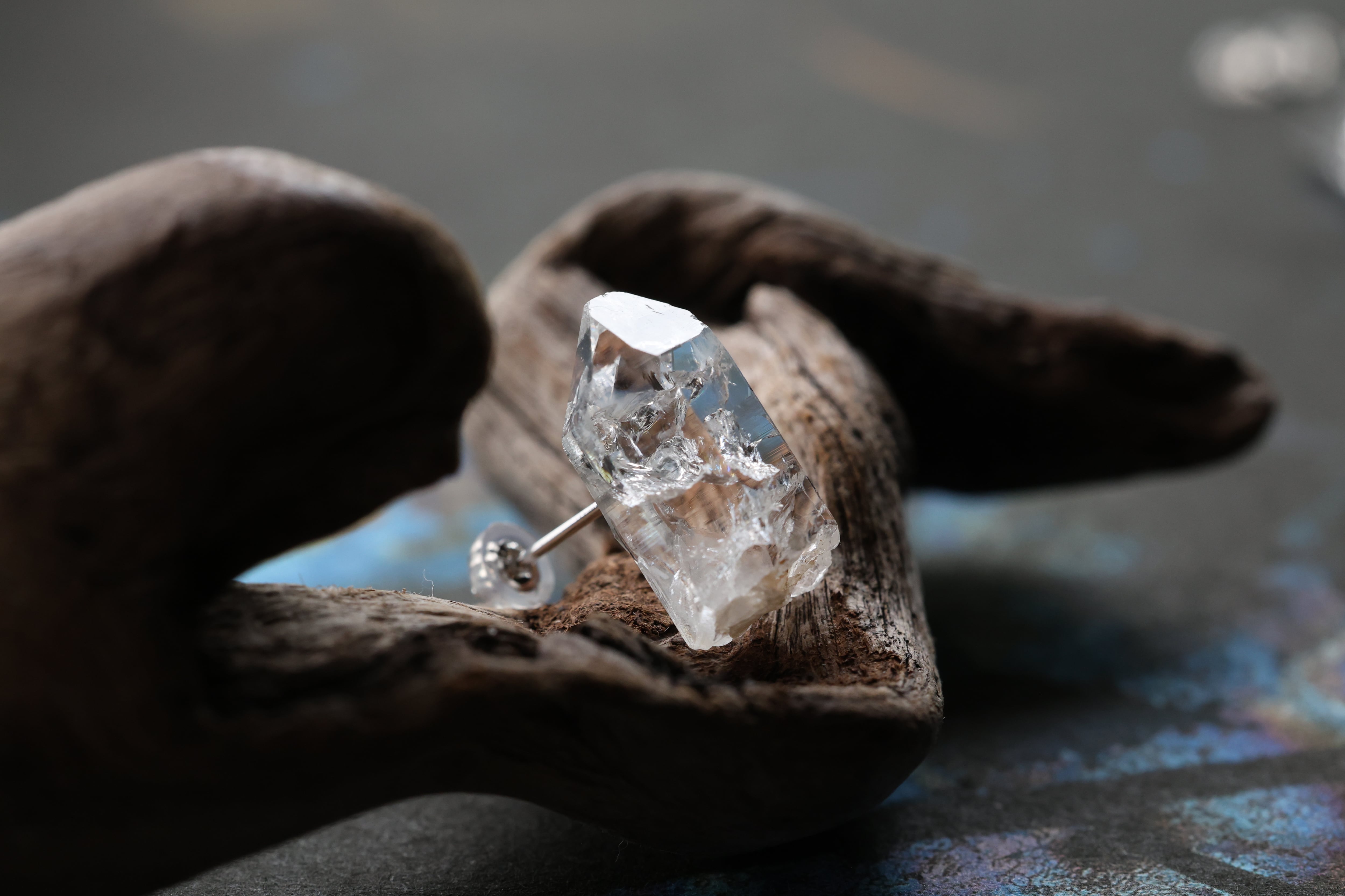 ヒマラヤ水晶 片耳ピアス マニハール産 | 石垣島の夜光貝アクセサリー