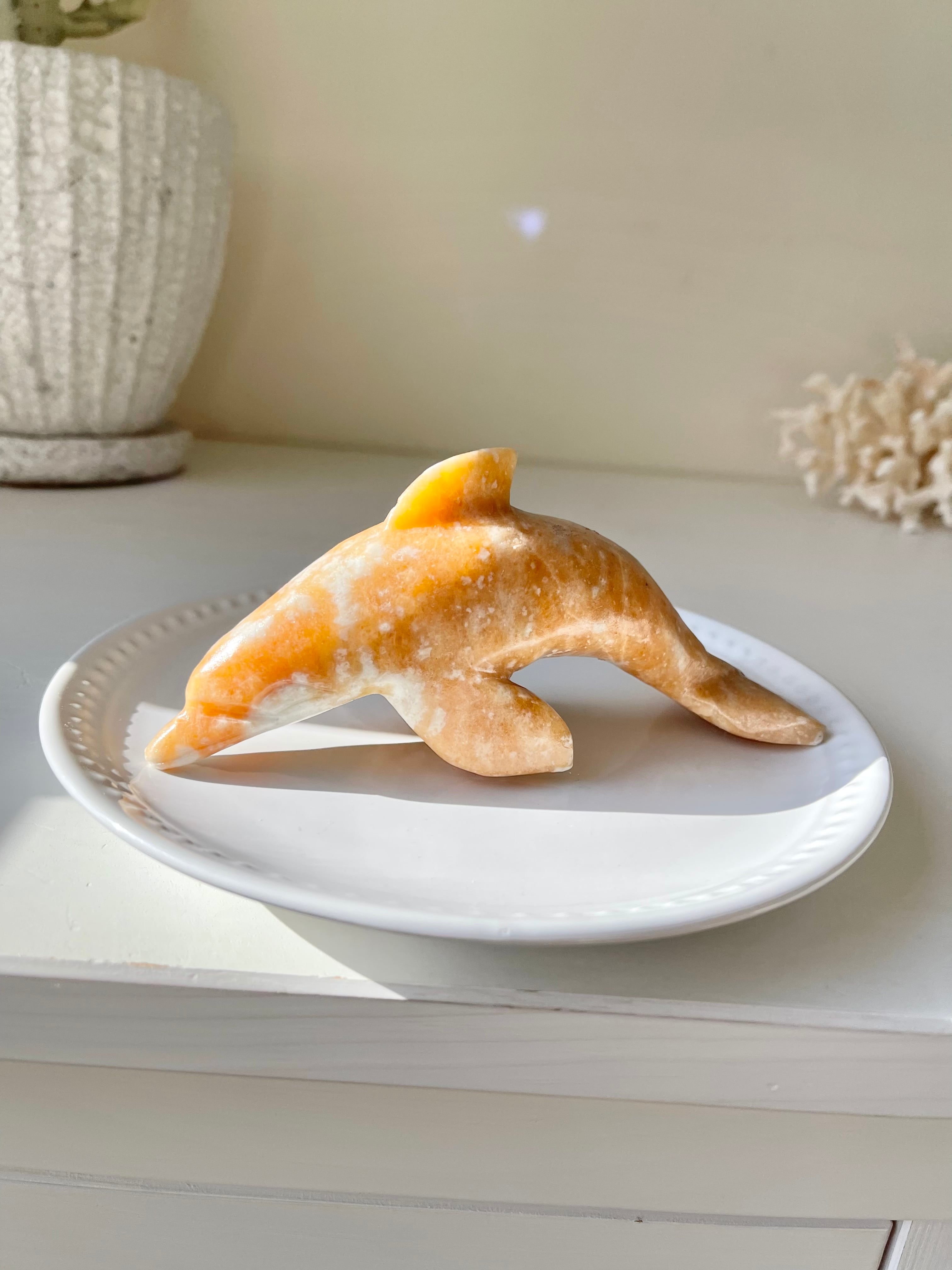 元氣いっぱい✨オレンジカルサイトのイルカ/ Orange calcite dolphin