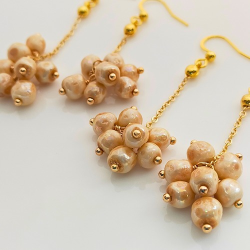 サテンベージュ・ピアス