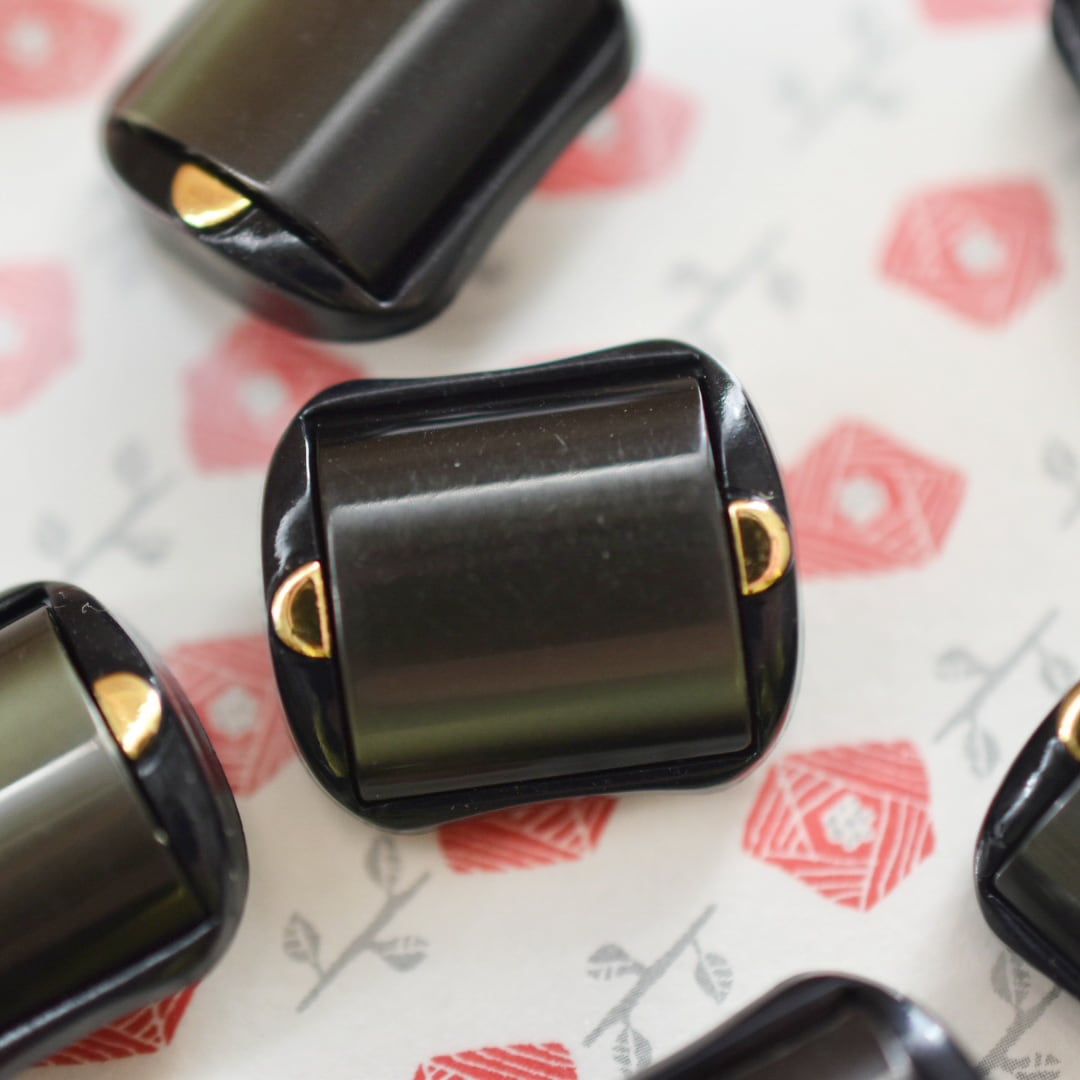 オーバルスクエア シャイニーカーキ 22㎜