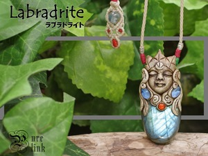 月と太陽を象徴する魔石『ラブラドライト』女神クレイアートマクラメ編トップネックレス