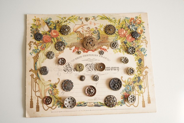 【アンティークボタンのシート】