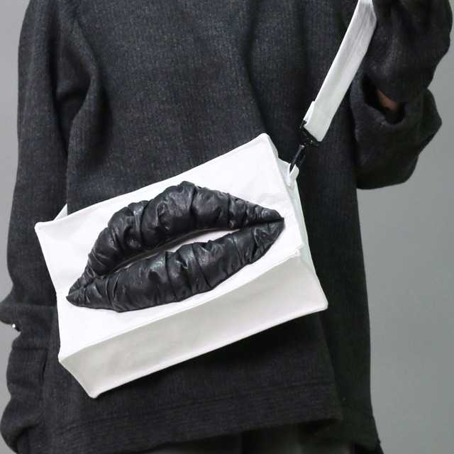 Kiss Mark Shoulder Bag 00986