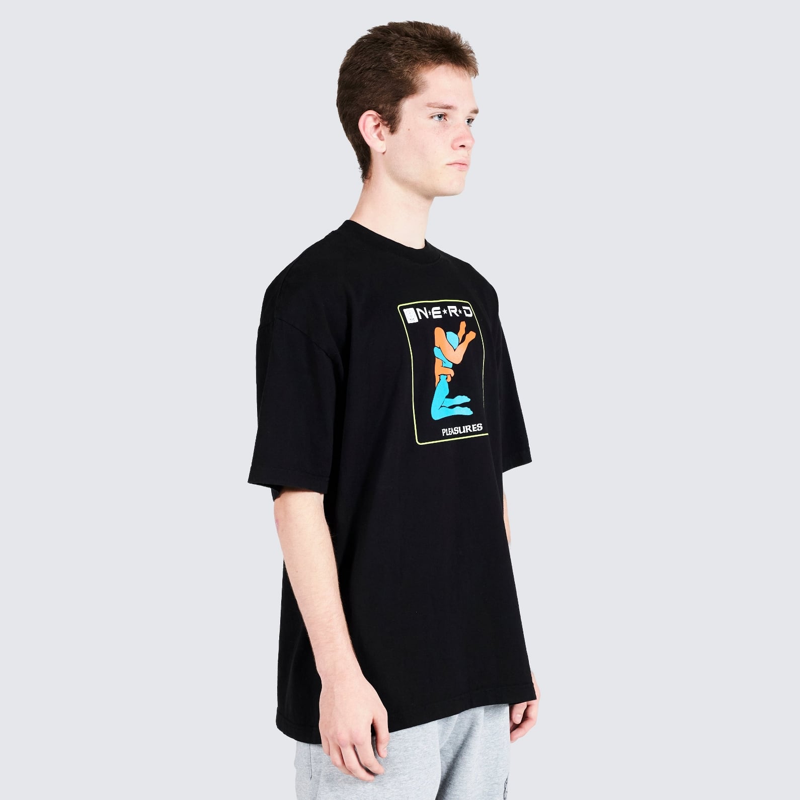 PLEASURES/プレジャーズ×N.E.R.D.】PROVIDER T-SHIRT Tシャツ / BLACK